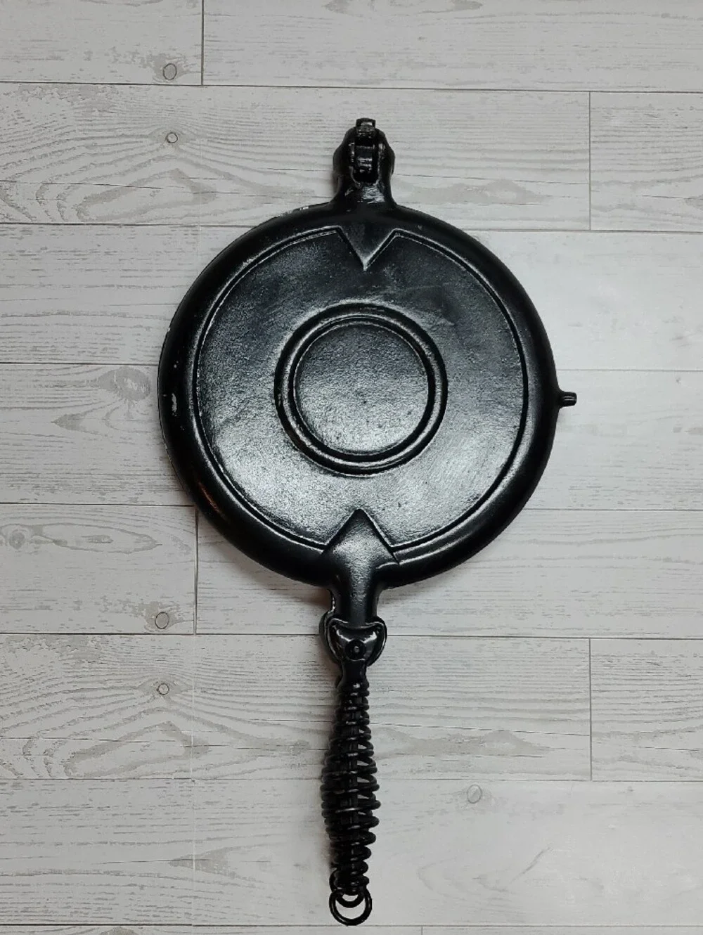 Vintage Wear-Ever Aluminum Waffle Iron